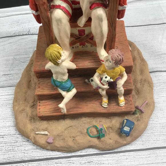 Lifeguard Christmas Santa Statuette by Beachcombers 1996 - Picture 4 of 12